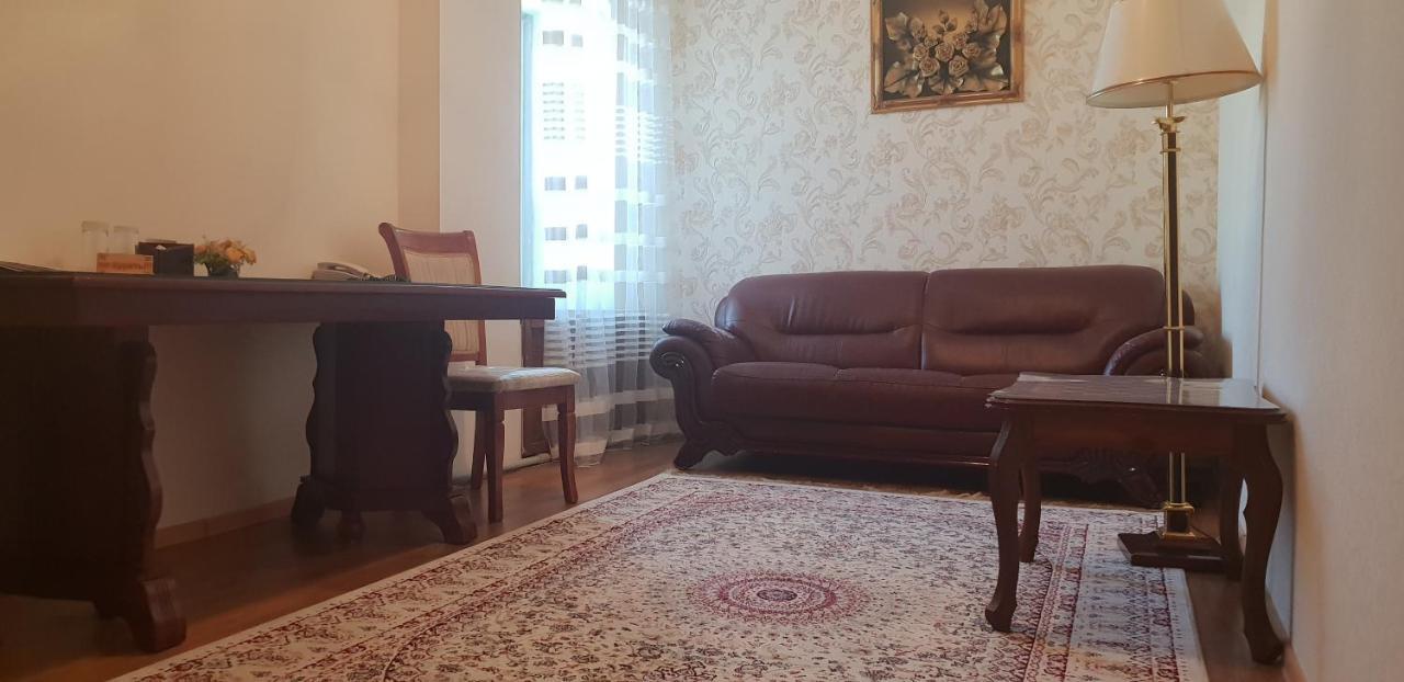 Altyn-Adam Hotel Астана Екстериор снимка